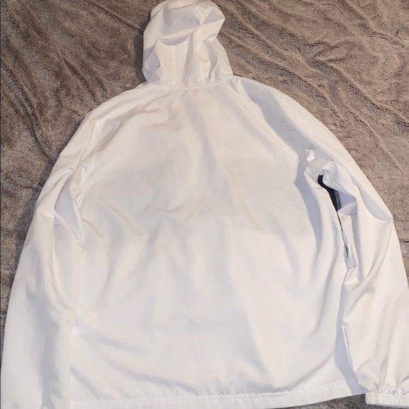 Under Armour lightweight wind breaker - Picture 2 of 2